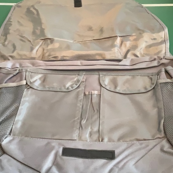 Guess Gray And White Messenger Bag - Picture 7 of 8